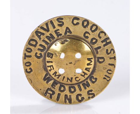Novelty Advertising brass button, Go to Davis Gooch St, For Guinea Gold, Wedding Rings, the reverse with the text YOU LIAR, 5
