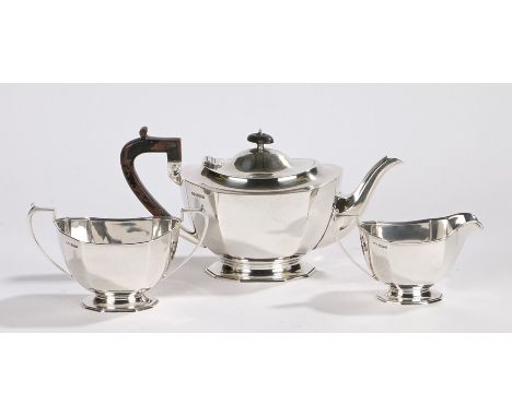 George V silver tea service, Sheffield 1932, maker Frank Cobb &amp; Co Ltd, consisting of teapot with ebonised handle and fin