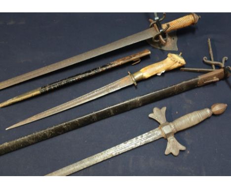 Early 18th C sword with 28inch double edged part single fullered blade with engraved running wolf detail, steel crosspiece (r