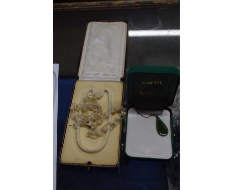 Vintage shell necklace together with a nephrit pendant and chain
