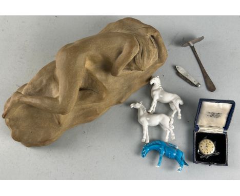 A MIXED LOT TO INCLUDE SCULPTURE, CERAMIC HORSES, WATCH DIAL, SILVER ARTICLE (Qty) 