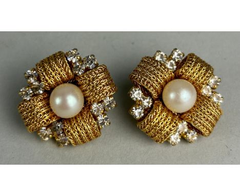 A PAIR OF CHRISTIAN DIOR DRESS JEWELLERY EARRINGS, 