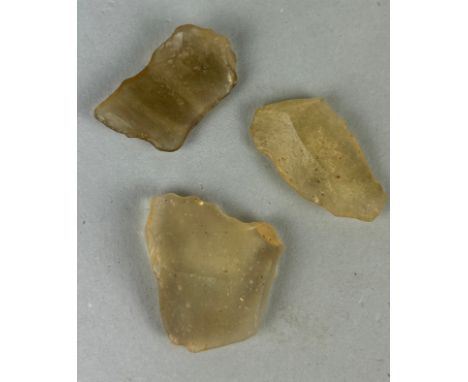 NEOLITHIC SCRAPING TOOLS IN DESERT GLASS TEKTITEFrom the Tenerean Culture, tool was worked circa 5,000 years ago. Fashioned o