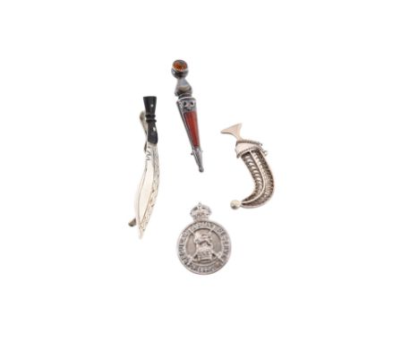 along with a silver and agate dirk brooch, silver kukri knife tie clip and a Jambiya brooch  4
