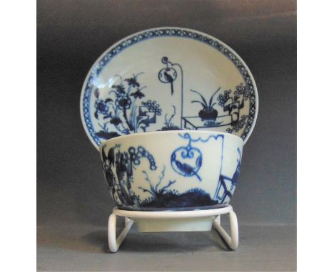 A Worcester blue and white tea bowl & saucer, decorated with’ Bird in a Ring’ pattern, circa  1765,crescent mark, tea bowl 7.