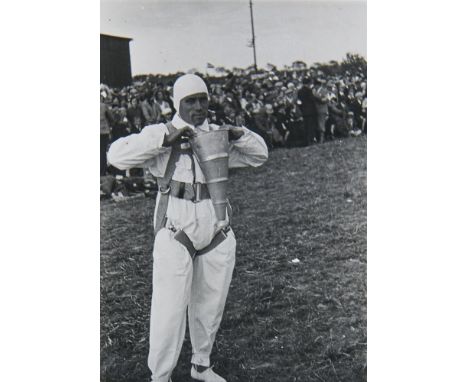 Deutschland - Luftfahrt - - Album des Kunstfliegers Georg Resch Mit 110 Originalphotographien und Photopostkarten. Verschiede