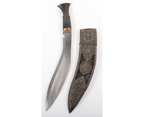 Fine Quality 20th Century Silver Mounted Burmese Gurkha Kukri, standard type example with horn grips and brass mounts. Housed