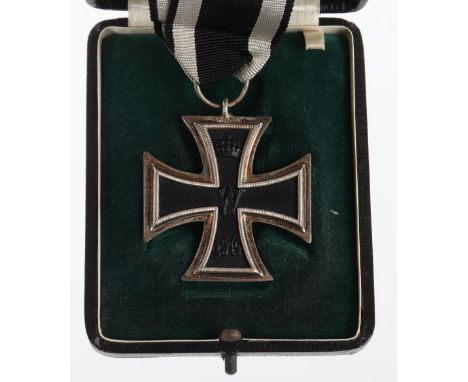 WW1 1914 Iron Cross 2nd Class in Presentation Case, fine example with the ring stamped “WW”. Much patina to the frame. Housed