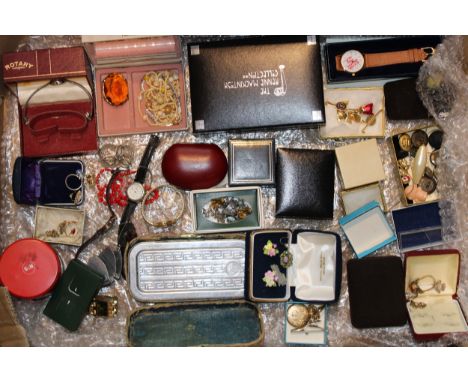 A collection of vintage costume jewellery to include brooches, rings, necklaces, rolled gold locket, Roll Razor, of note silv