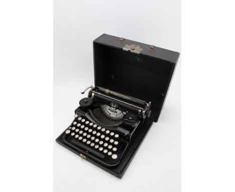 Underwood Standard Four Bank Keyboard typewriter with lid, 30cm wide.