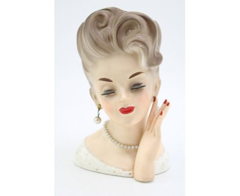 Rubens lady head vase, number 490, complete with earrings and necklace, 17.5cm tall.  In good condition with no obvious damag