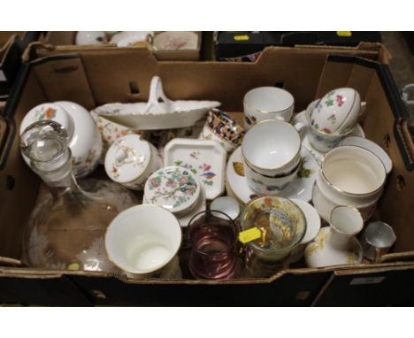 A TRAY OF MIXED CERAMICS TO INCLUDE - WEDGWOOD, SADLER, ROYAL WORCESTER, ROYAL ALBERT, GLASS SHIPS DECANTER ETC