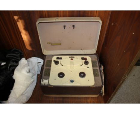 A VINTAGE PHILIPS REEL TO REEL PLAYER 