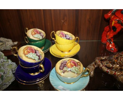 A SELECTION OF AYNSLEY HARLEQUIN COLOURED CUPS AND SAUCERS WITH ORCHARD GOLD TYPE INTERIORS