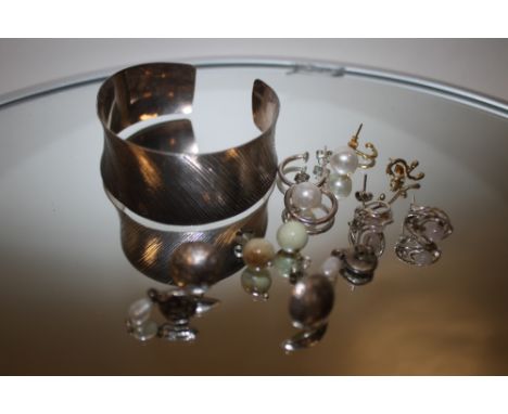 A SILVER BANGLE AND SIX PAIRS OF EARRINGS