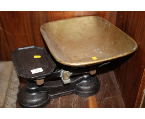 A VINTAGE SET OF SCALES