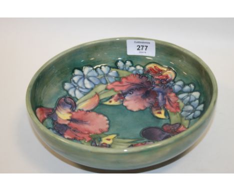 A VINTAGE FLORAL MOORCROFT FRUIT BOWL
