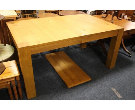 A MODERN LARGE LIGHT OAK EXTENDING DINING TABLE L 240 CM EXTENDED  (160 CM CLOSED)  X  W 100 CM 