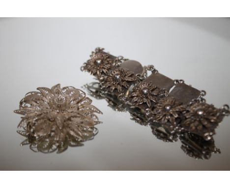 A VINTAGE SILVER AND FILIGREE BRACELET AND BROOCH