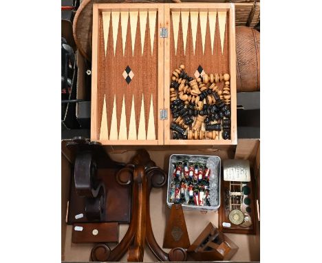 Set of vintage Jacques-style turned wood chessmen to/w an inlaid chess/backgammon box, cast metal Napoleonic Soldiers, boxed 