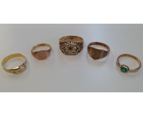 Four 9ct gold rings and an 18ct gold ring 17gm . Please note that the two amethyst rings have been withdrawn from this lot.
