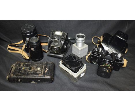 Cameras - a Zenit, Zenith TTL 35mm camera; a lens, made in The USSR, 11A 4/135, No 727437, plastic case; a Butcher's popular 