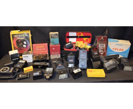 Photography - accessories, flashes, flash guns, light meters, filters,  cine camera, assorted manufacturers, other similar; q