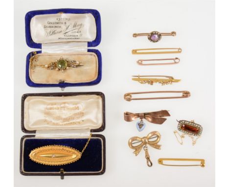 Eleven Victorian and later brooches, a 15 carat yellow gold frost gilded etruscan style bar brooch 40mm long with locket back