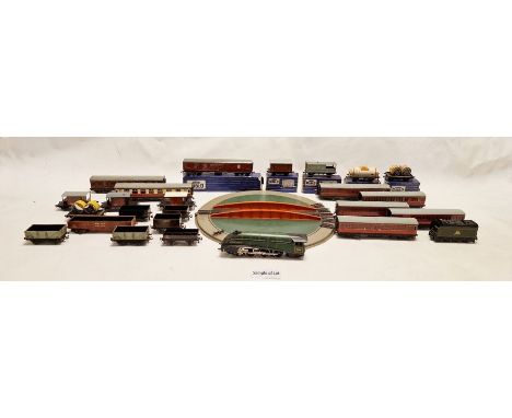 Hornby 462 loco 'Silver King'&nbsp;60016 with tender, various carriages, track&nbsp;and turntable (1 box)&nbsp;