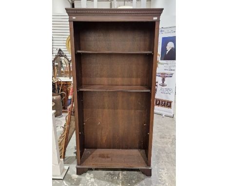 Pair of reproduction mahogany bookshelves&nbsp;on bracket feet, 88cm wide (2)&nbsp;
