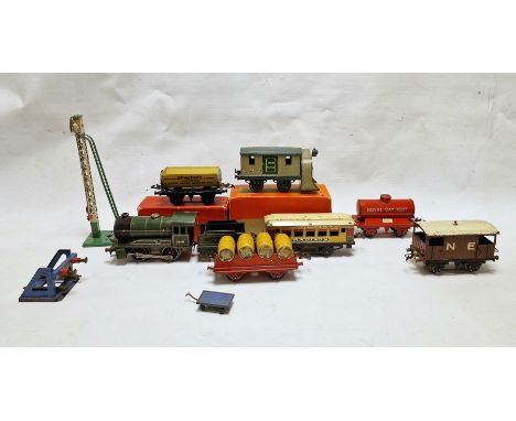 Hornby 'O' gauge 0-4-0 clockwork Locomotive marked 2810 and LNER tender together with Pullman Madison carriage, NE brake van,