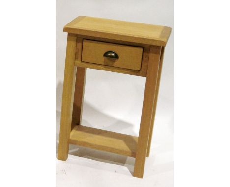 20th century Wiltshire light oak side table with frieze drawer and undertier, 50cm wide&nbsp;