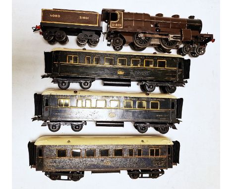 Hornby 'O' gauge Nord 31801 , 4-4-2 locomotive and tender together with three Hornby 'O' gauge carriages to include tow dinin