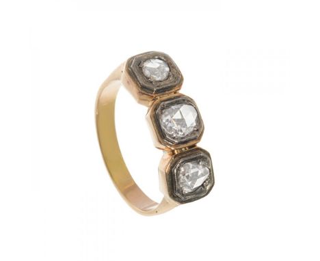 Ring in 18k rose gold and diamonds. Men's triple ring with three rock-cut diamonds of ca. 0.80 cts. each.Measurements: 21.6 m