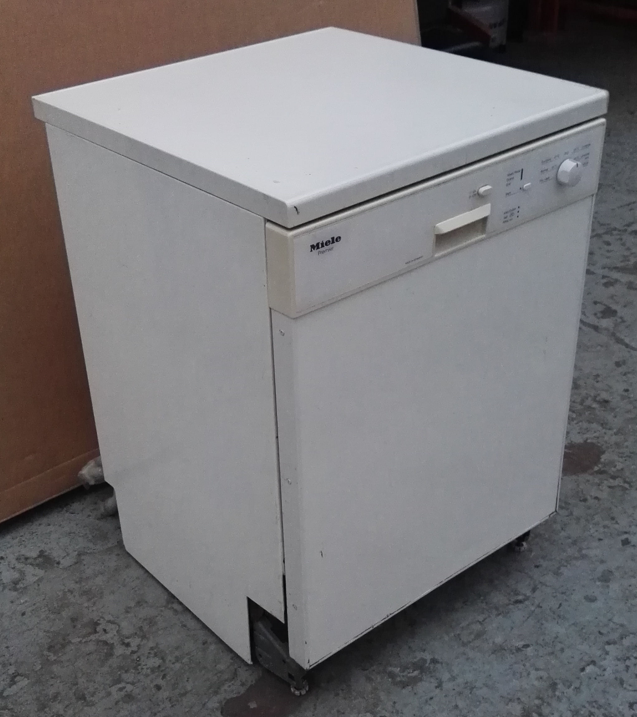 Miele G640 HG01 Premier Dishwasher in Good Working Condition No VAT