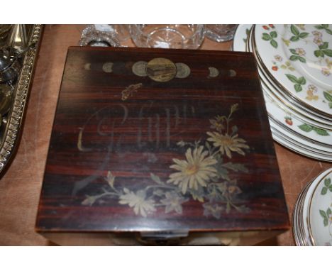 A late Victorian/early Edwardian Polyphon music box with eighteen discs.
16.5 cm&nbsp;
No teeth missing
General age related w