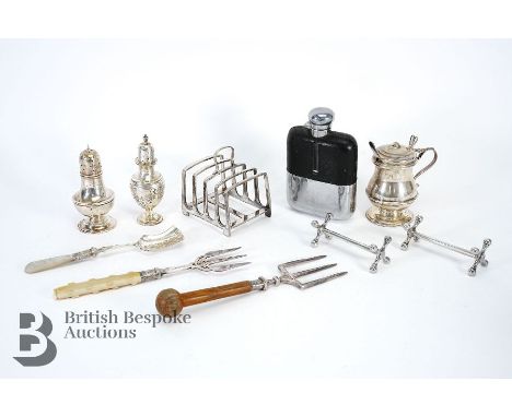 George V silver mustard, inverted baluster shape, with a hinged cover and pierced thumb rest, on pedestal foot with Bristol b