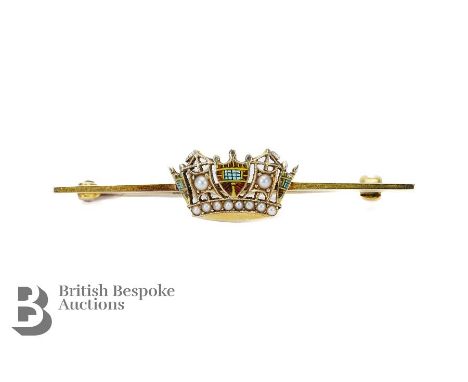 9ct yellow gold enamel coronet bar brooch. The bar brooch measuring 50mm, mm JWP, approx 3.4 gms.&nbsp;