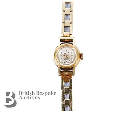 A vintage 18ct gold Gigandel lady's cocktail wrist watch. The watch having a champagne face with baton markers, case nr 611, 