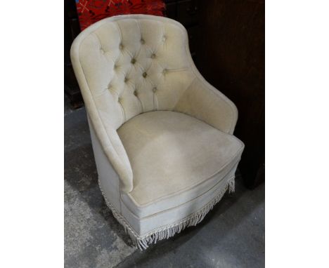 An Oak Framed Cream Upholstered Button Backed Tub Chair