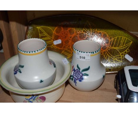 Mixed Lot: Poole pottery wares comprising a spear dish, pair of vases and a small bowl (4)