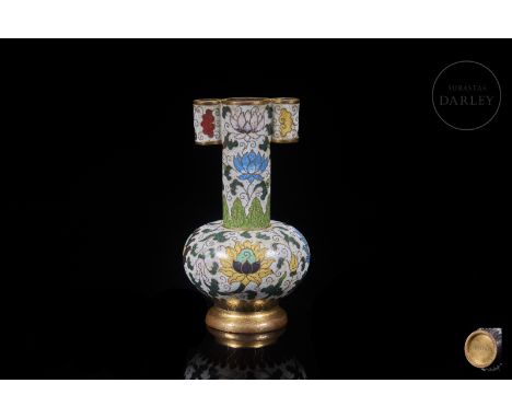 An elegant enamelled bronze vase in the ‘Arrow’ or ‘Arrow’ design, characterised by a globular belly crowned by an elongated 