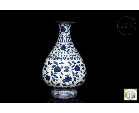 Ceramic modelled in the form of a ‘Yuhuchunping’ vase, with a short circular foot on which is placed a wide, pear-shaped bell