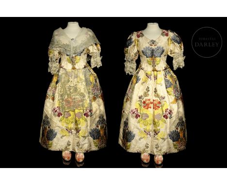 Traditional Valencian costume or ‘fallera costume’ belonging to the fallera mayor ‘Mª Luisa Aranda’ of Valencia in 1939 and 1