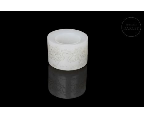 Jade of pristine white, carved in a single piece. It has a cylindrical body with a hollow interior and thick smooth walls, de