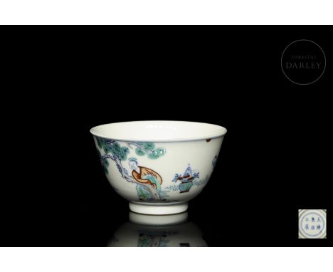 A small porcelain cup or bowl with a narrow circular foot on which is placed the deep, curved body, which ends in a thin, rou