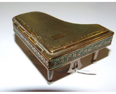A Pygmalion novelty compact, in the form of a grand piano, 7 cm wide 