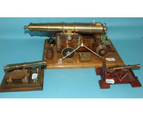A scale model of a 1965 35 pound Admiral's cannon, constructed in brass and copper, 38 cm wide, with various accessories and 
