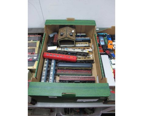 Fourteen 'OO' Gauge/4mm Unboxed MKI Coaches, L.N.E.R (4), LMS (3), - Intercity (3), etc, seven items of rolling stock, a Horn