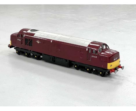 A 5" Gauge Model of a Class 37 Co-Co Diesel Locomotive: one piece fibre glass body finished in BR maroon, grey roof, and yell